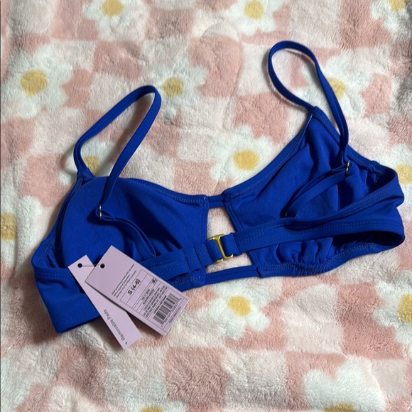 Vibrant Bikini Set with Floral Design - Picture 9 of 10